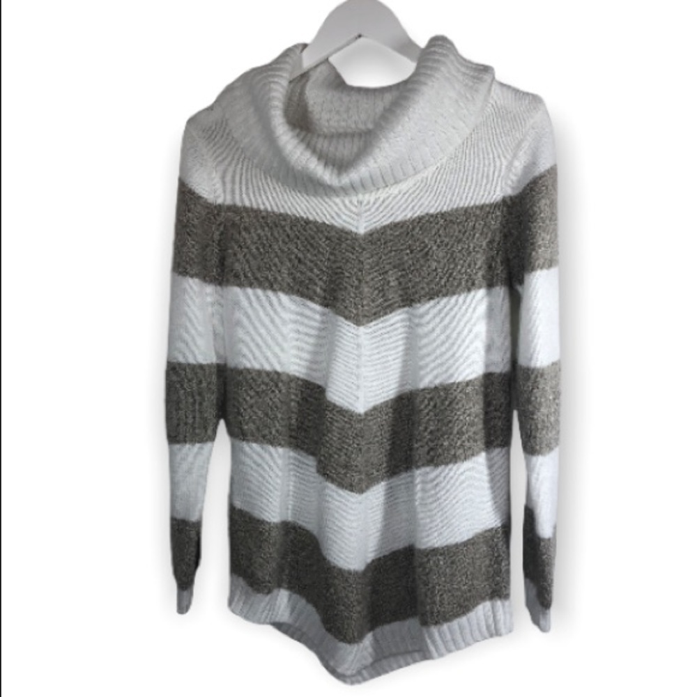 Fortune Ivy sweater bold lines across, tan and white size medium